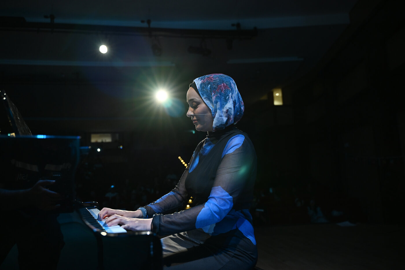 Yasmin Shennawy at the piano in profile during a performance